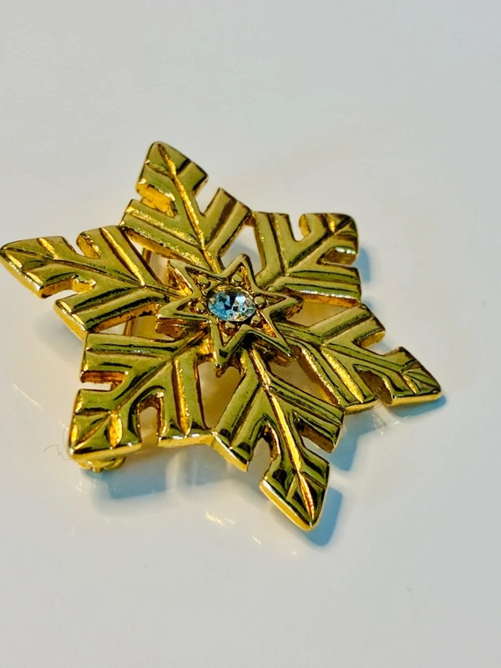 VTG Trifari Gold Snowflake Brooch with Clear Crystal Center Casual Everyday